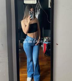 Alexandra soy una chica universitaria muy linda